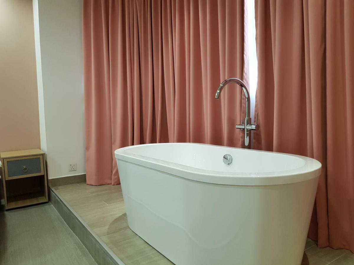 Bloommaze Boutique Hotel Klang Esterno foto